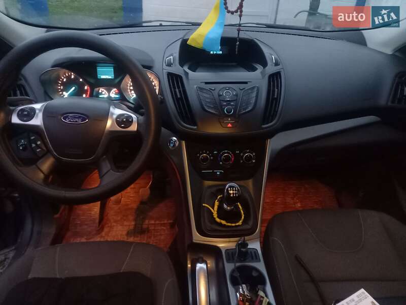 Фото Ford Kuga з оголошення AUTO.RIA