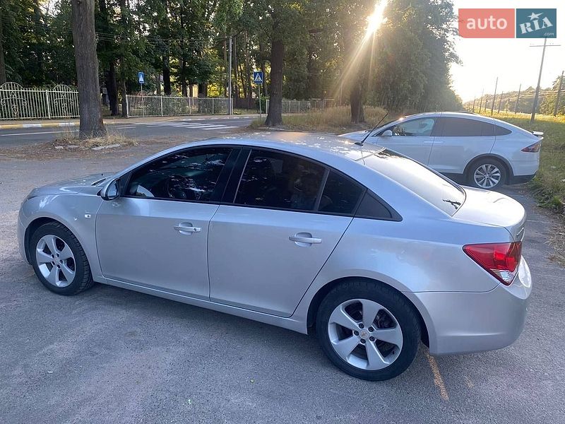 Фото Chevrolet Cruze з оголошення AUTO.RIA