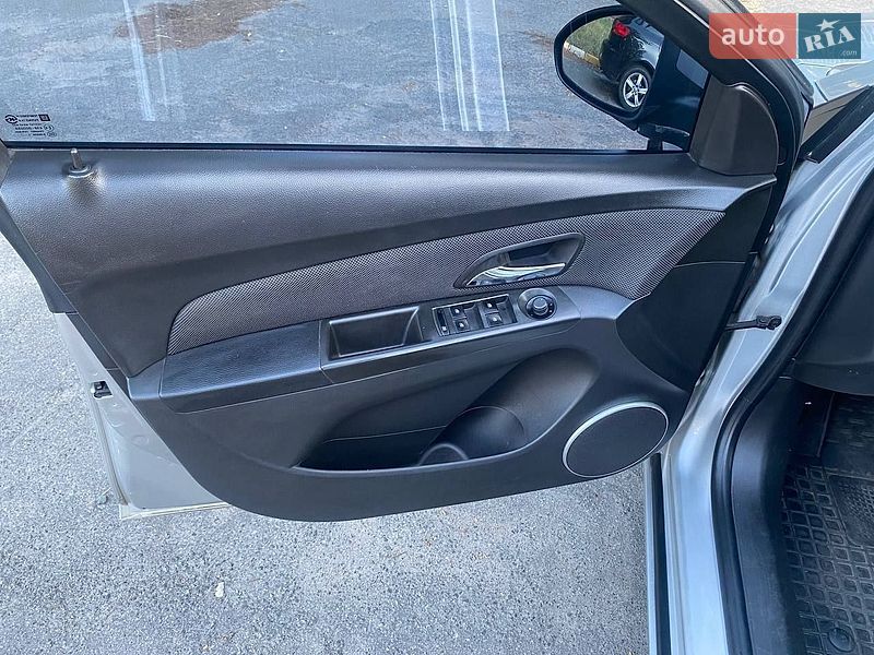 Фото Chevrolet Cruze з оголошення AUTO.RIA