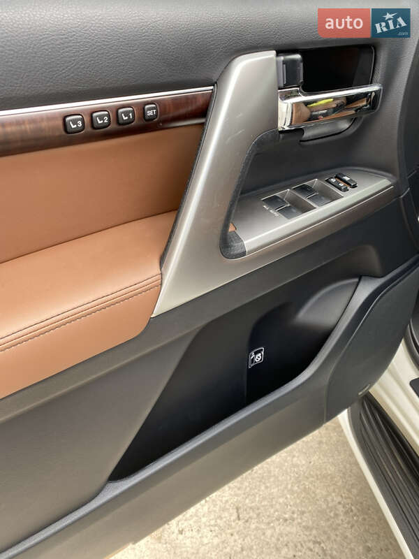 Фото Toyota Land Cruiser з оголошення AUTO.RIA