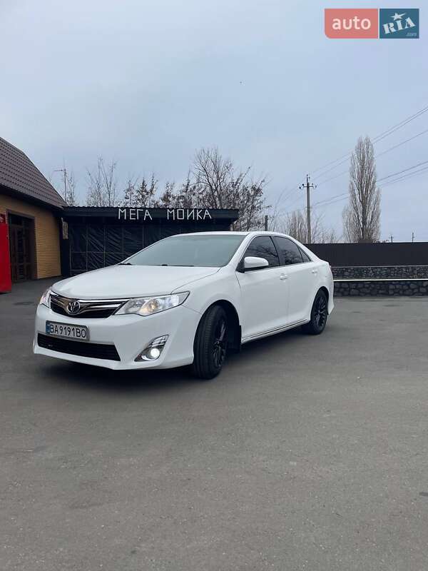 Фото Toyota Camry з оголошення AUTO.RIA