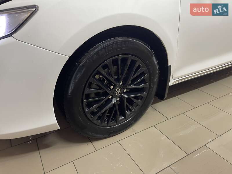 Фото Toyota Camry з оголошення AUTO.RIA