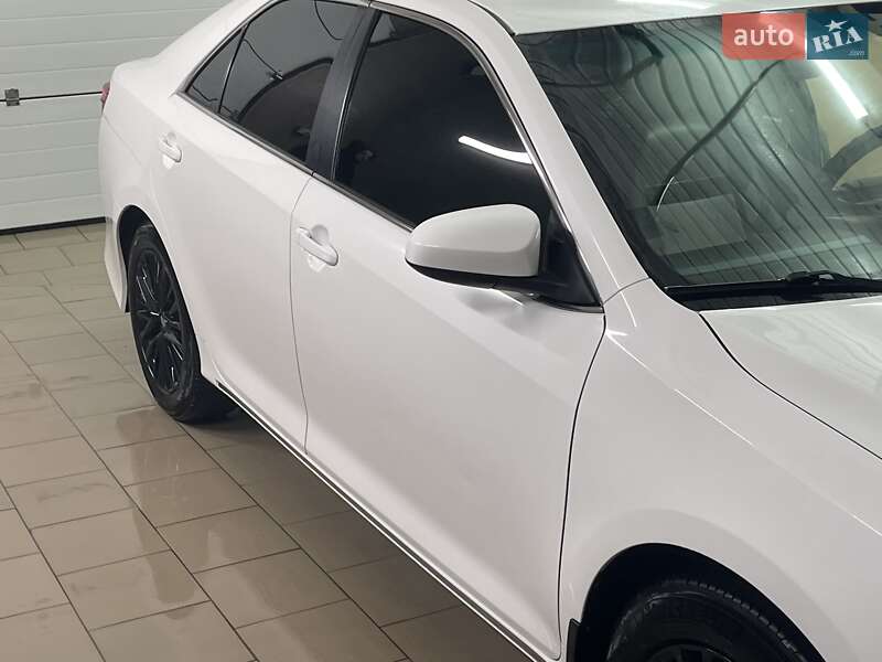 Фото Toyota Camry з оголошення AUTO.RIA
