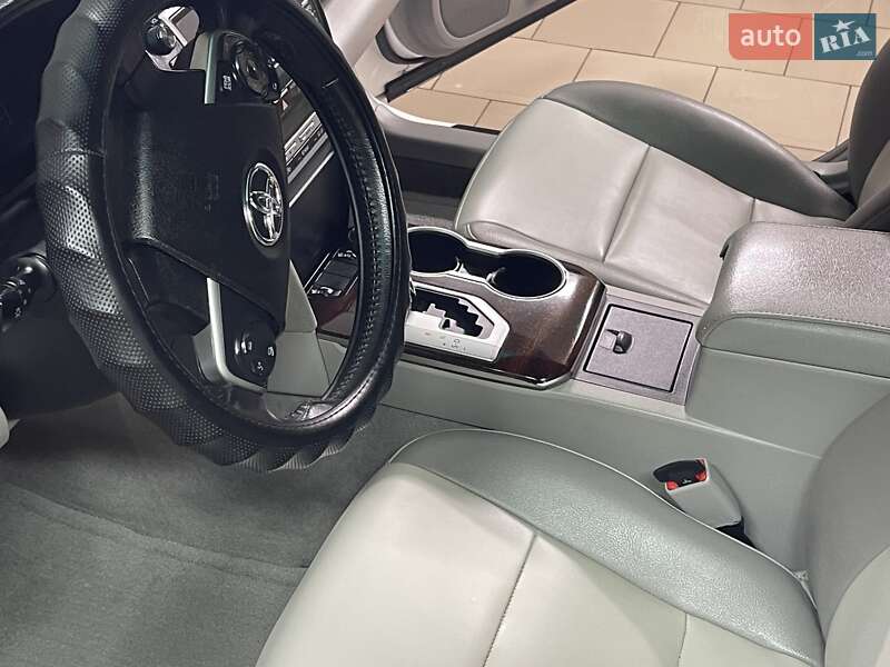Фото Toyota Camry з оголошення AUTO.RIA