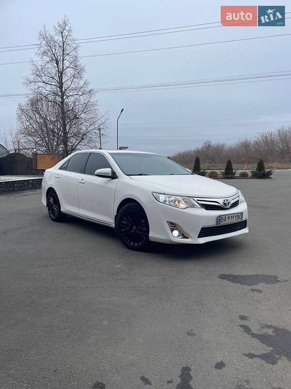 Фото Toyota Camry з оголошення AUTO.RIA