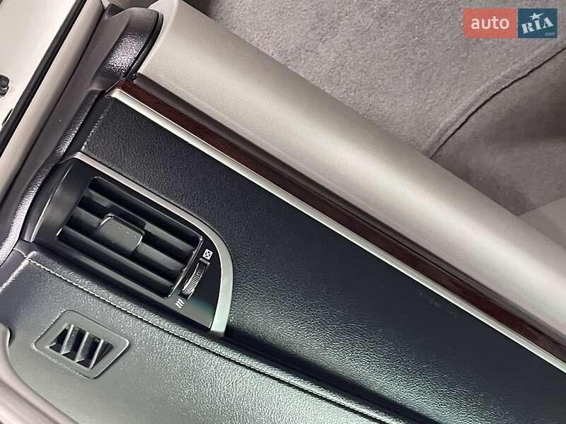 Фото Toyota Camry з оголошення AUTO.RIA