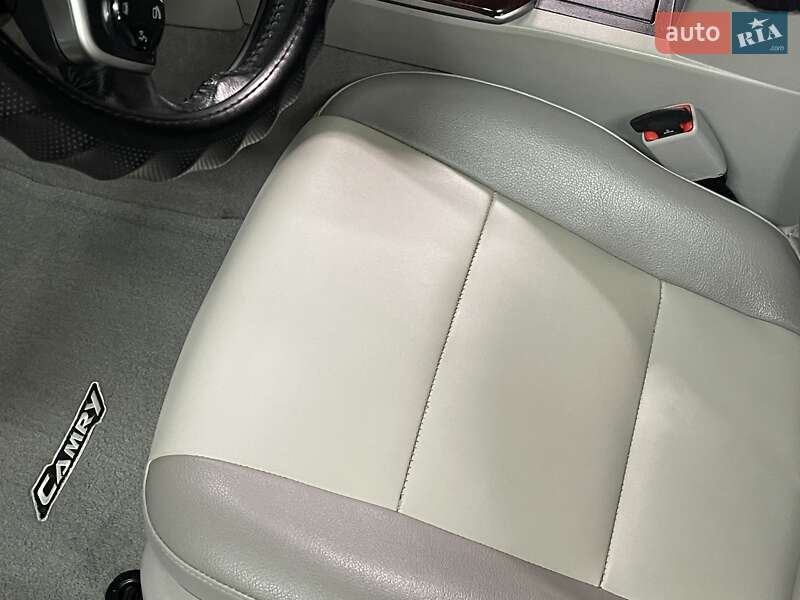 Фото Toyota Camry з оголошення AUTO.RIA