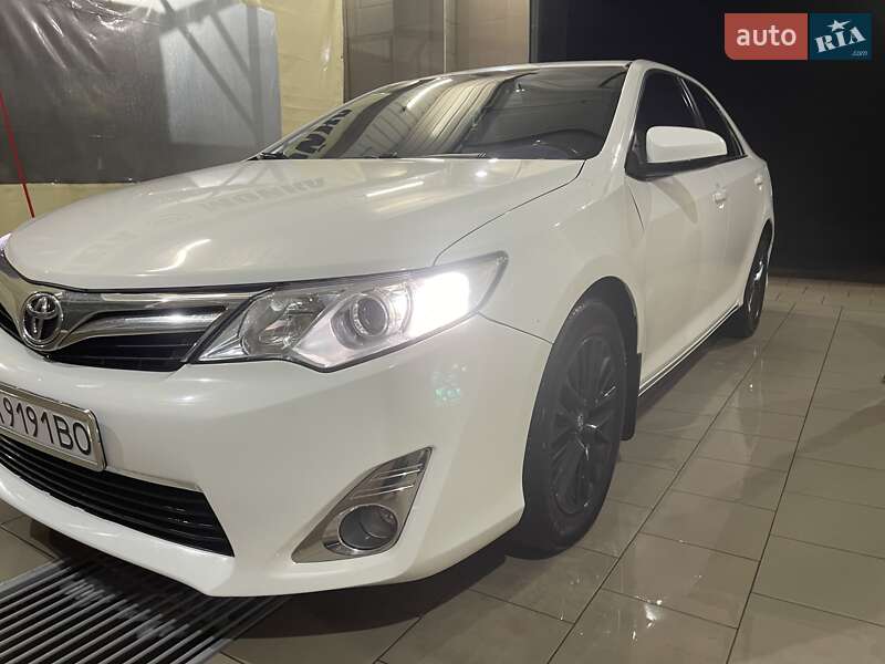 Фото Toyota Camry з оголошення AUTO.RIA
