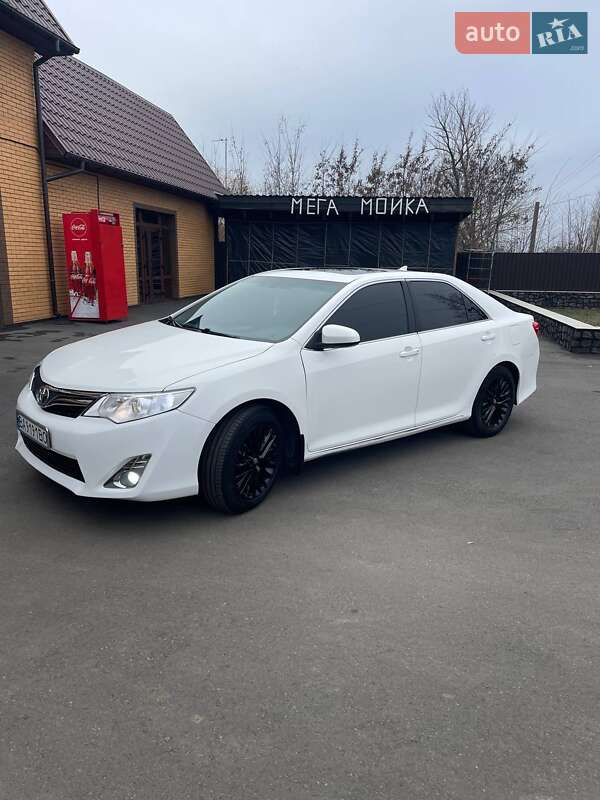 Фото Toyota Camry з оголошення AUTO.RIA