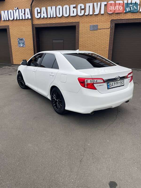 Фото Toyota Camry з оголошення AUTO.RIA
