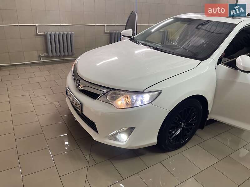 Фото Toyota Camry з оголошення AUTO.RIA