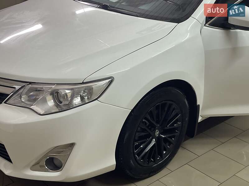 Фото Toyota Camry з оголошення AUTO.RIA