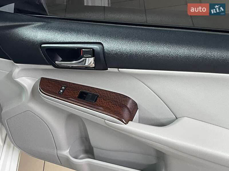Фото Toyota Camry з оголошення AUTO.RIA