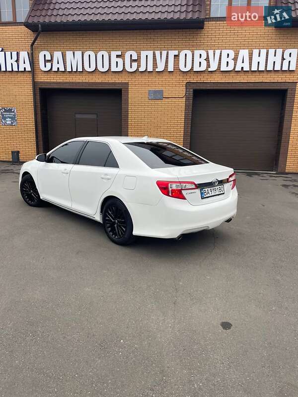 Фото Toyota Camry з оголошення AUTO.RIA