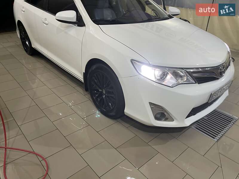 Фото Toyota Camry з оголошення AUTO.RIA
