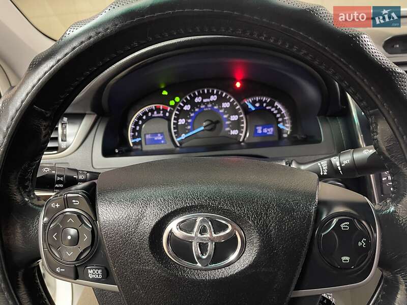 Фото Toyota Camry з оголошення AUTO.RIA