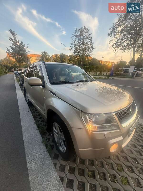Фото Suzuki Grand Vitara з оголошення AUTO.RIA