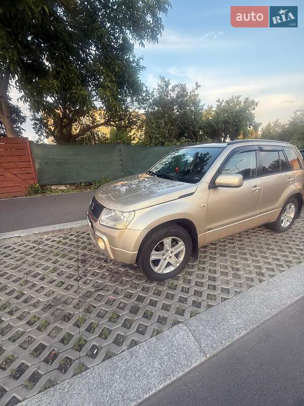 Фото Suzuki Grand Vitara з оголошення AUTO.RIA