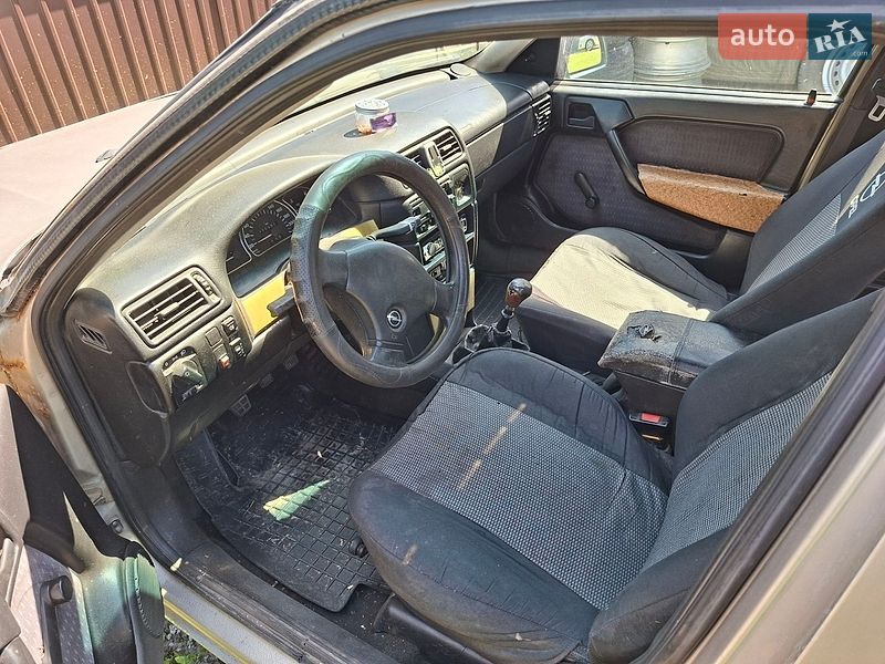 Фото Opel Vectra з оголошення AUTO.RIA