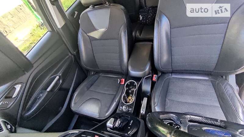 Фото Ford Kuga з оголошення AUTO.RIA