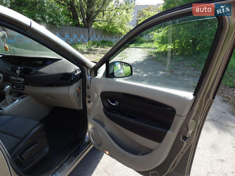Фото Renault Megane Scenic з оголошення AUTO.RIA