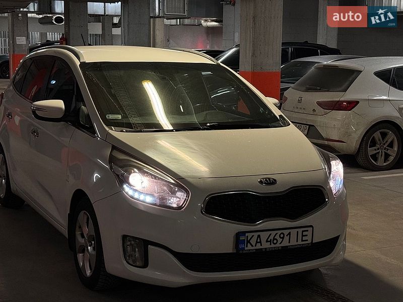Фото Kia Carens з оголошення AUTO.RIA