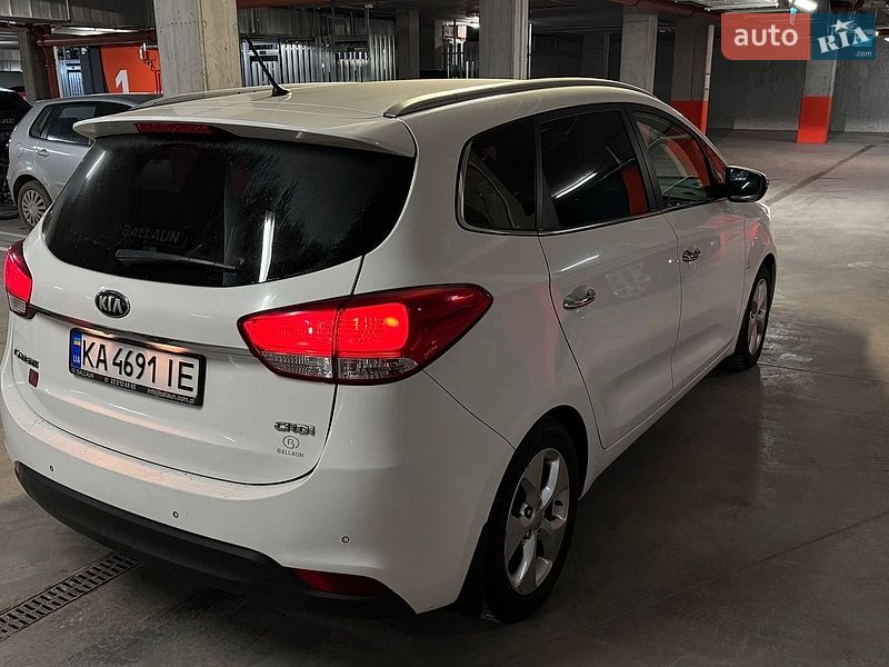 Фото Kia Carens з оголошення AUTO.RIA