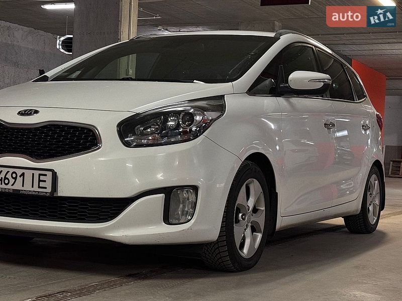 Фото Kia Carens з оголошення AUTO.RIA