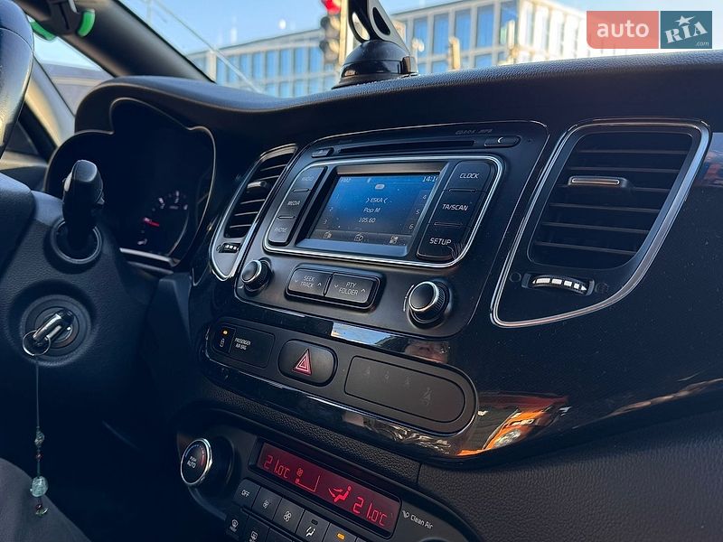 Фото Kia Carens з оголошення AUTO.RIA