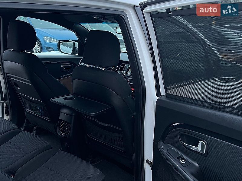 Фото Kia Carens з оголошення AUTO.RIA