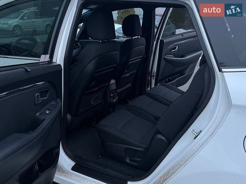 Фото Kia Carens з оголошення AUTO.RIA
