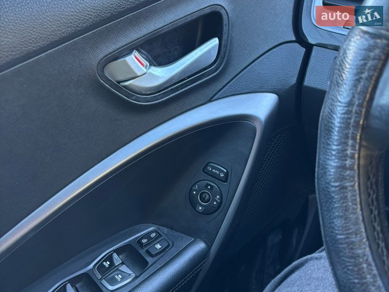 Фото Hyundai Santa FE з оголошення AUTO.RIA