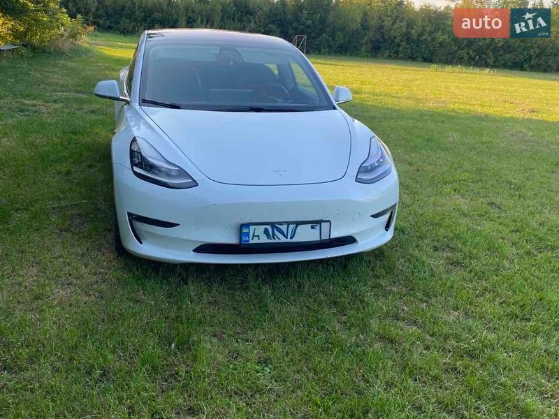 Фото Tesla Model 3 з оголошення AUTO.RIA