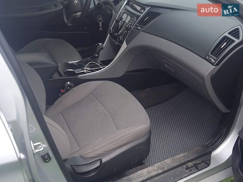 Фото Hyundai Sonata з оголошення AUTO.RIA