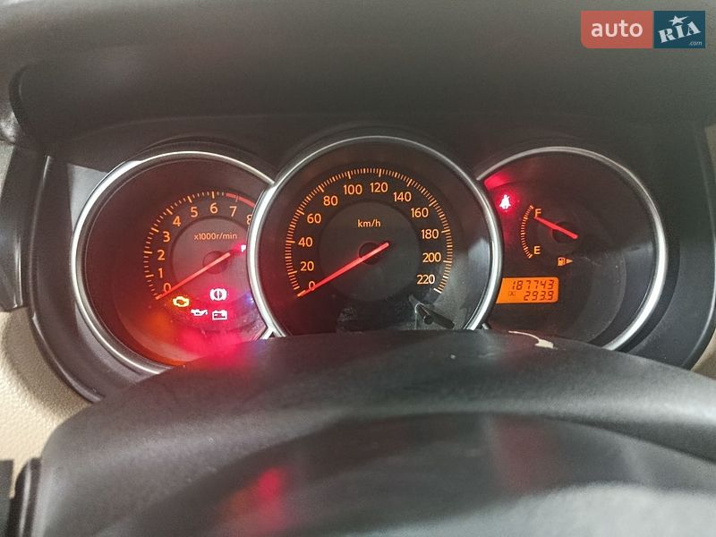Фото Nissan TIIDA з оголошення AUTO.RIA