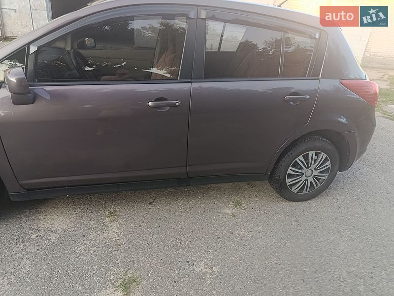 Фото Nissan TIIDA з оголошення AUTO.RIA