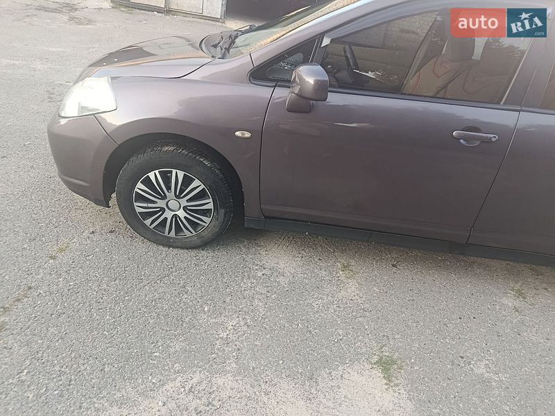 Фото Nissan TIIDA з оголошення AUTO.RIA