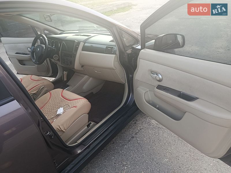 Фото Nissan TIIDA з оголошення AUTO.RIA