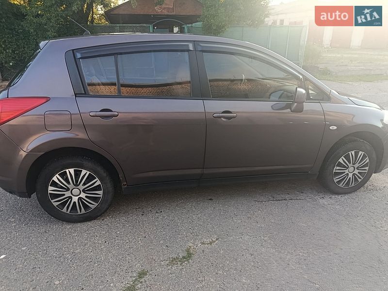 Фото Nissan TIIDA з оголошення AUTO.RIA