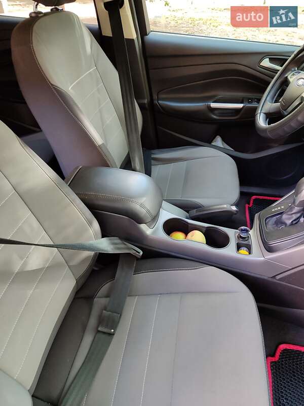 Фото Ford Escape з оголошення AUTO.RIA