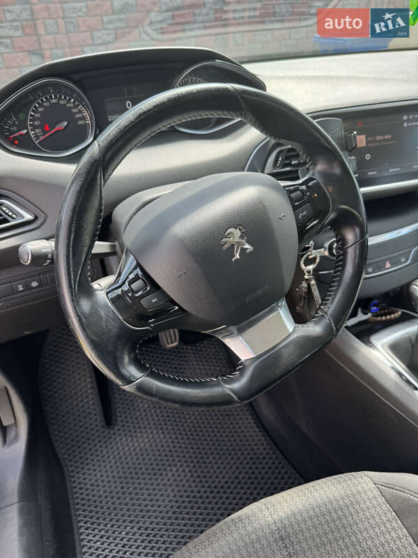 Фото Peugeot 308 з оголошення AUTO.RIA
