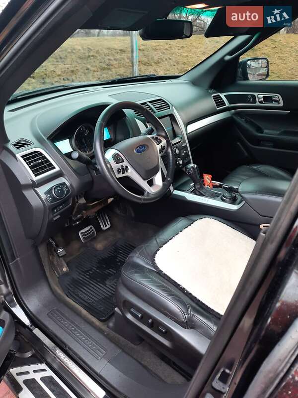 Фото Ford Explorer з оголошення AUTO.RIA