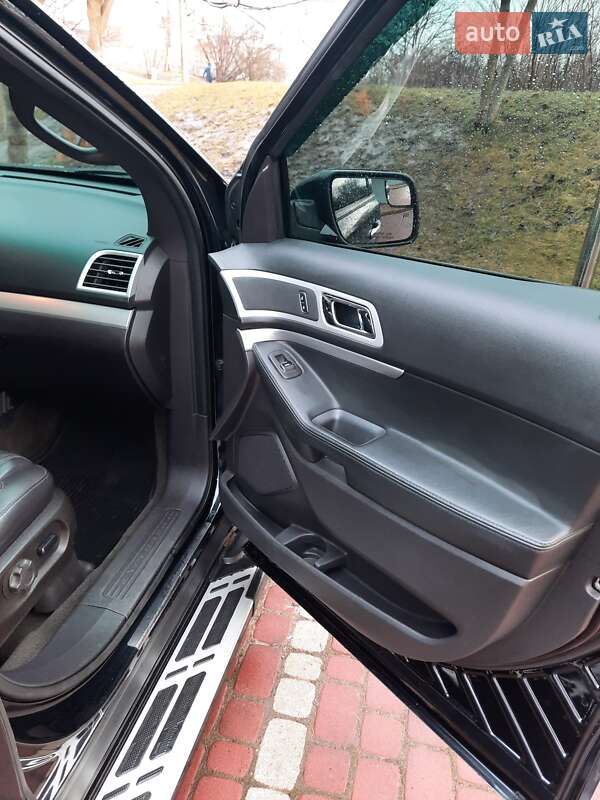Фото Ford Explorer з оголошення AUTO.RIA