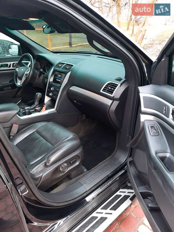 Фото Ford Explorer з оголошення AUTO.RIA