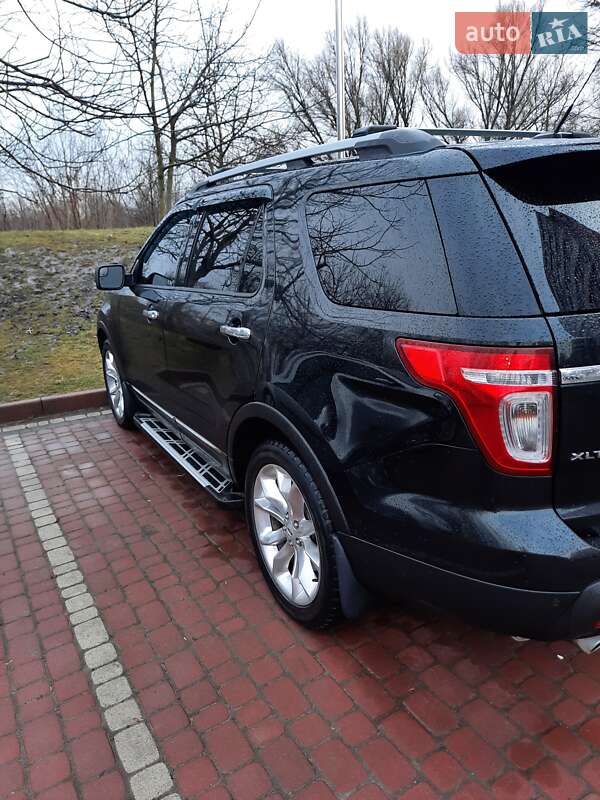 Фото Ford Explorer з оголошення AUTO.RIA