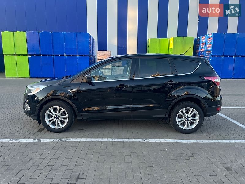 Фото Ford Escape з оголошення AUTO.RIA