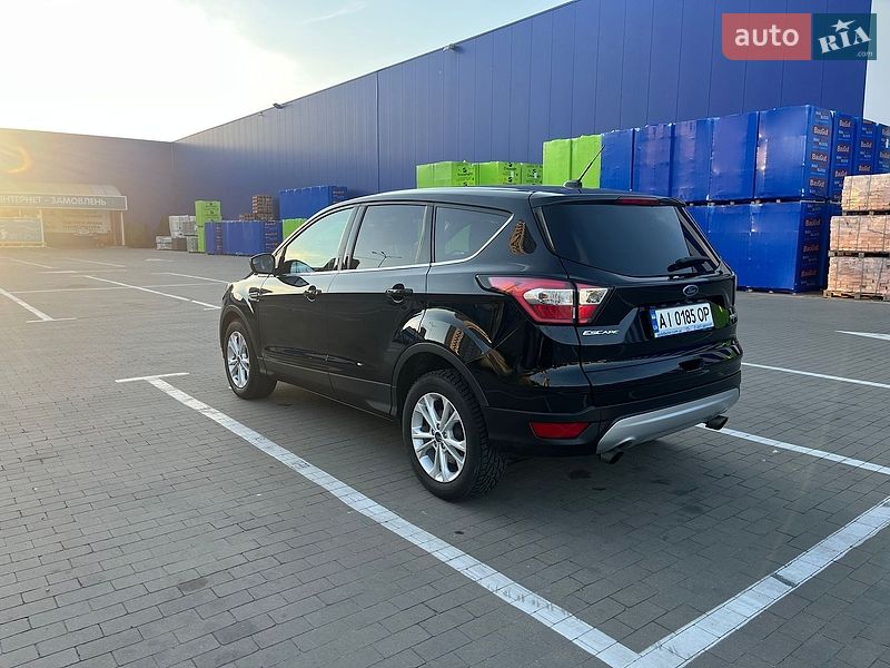 Фото Ford Escape з оголошення AUTO.RIA