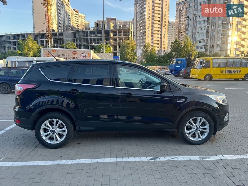Фото Ford Escape з оголошення AUTO.RIA