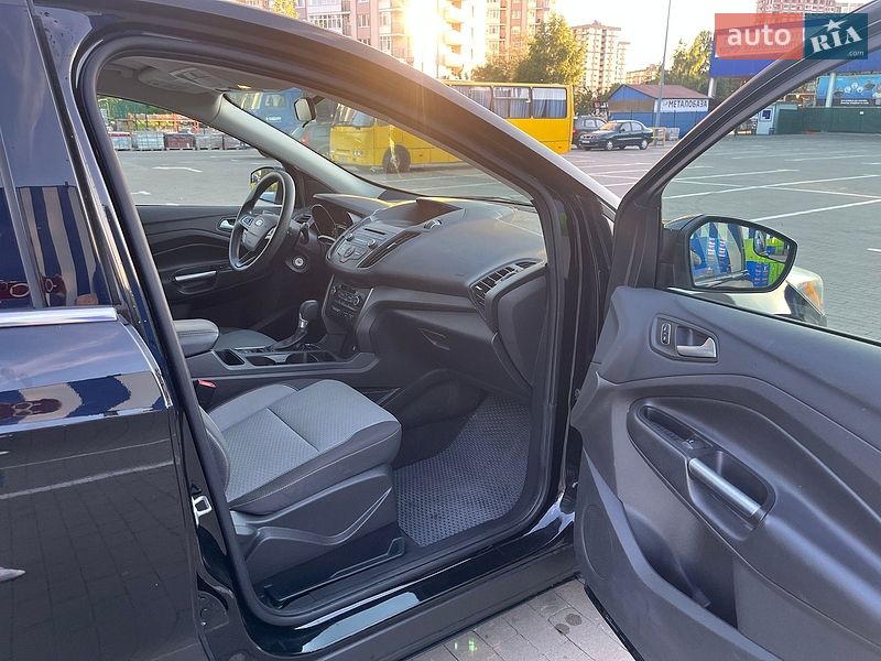 Фото Ford Escape з оголошення AUTO.RIA