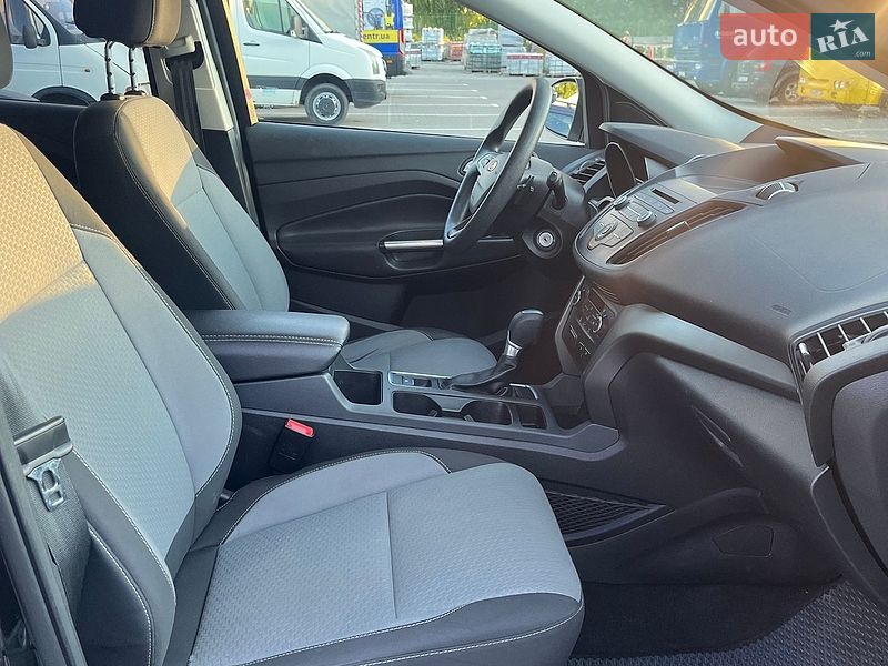 Фото Ford Escape з оголошення AUTO.RIA